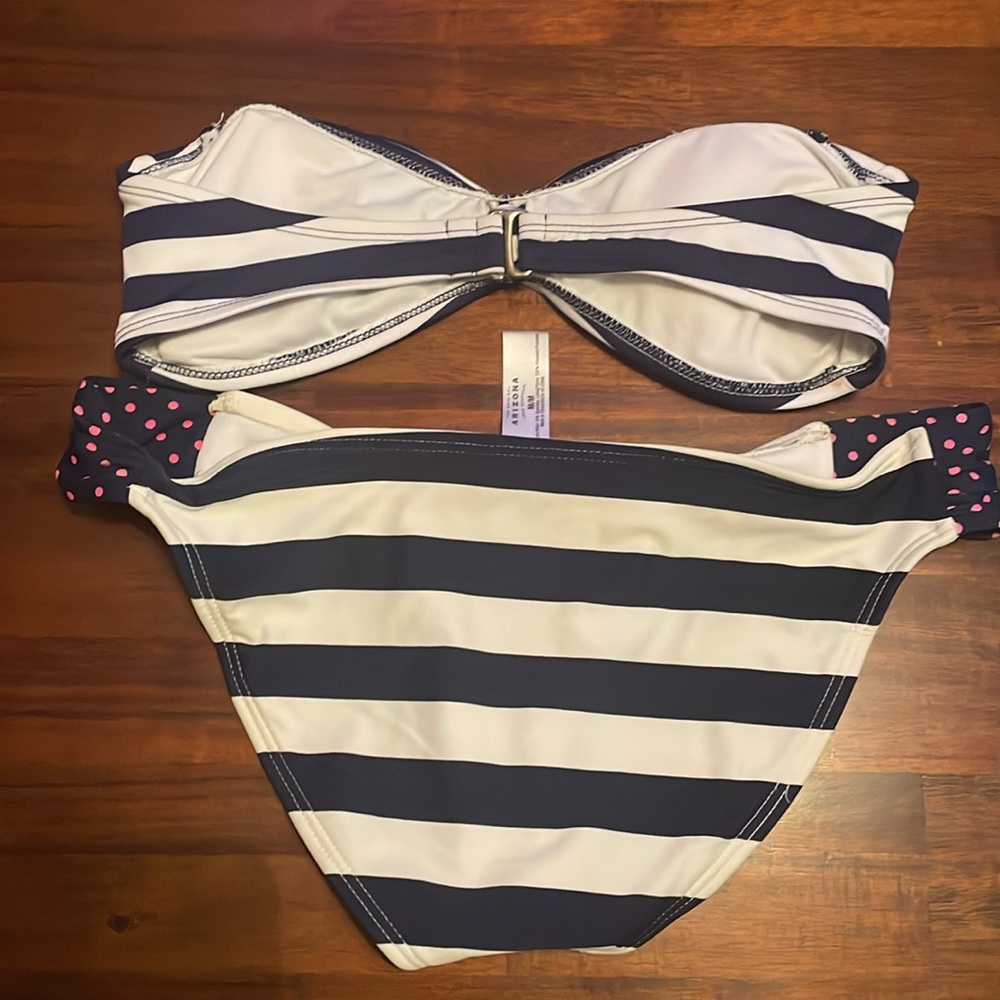 Bikini - Picture 5 of 5